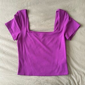 Babaton Contour New Squareneck T-Shirt